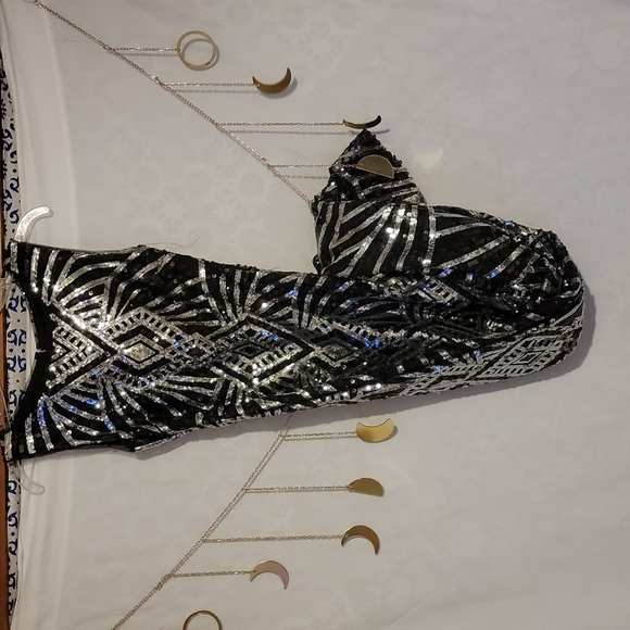 Dress - Picture 6 of 6